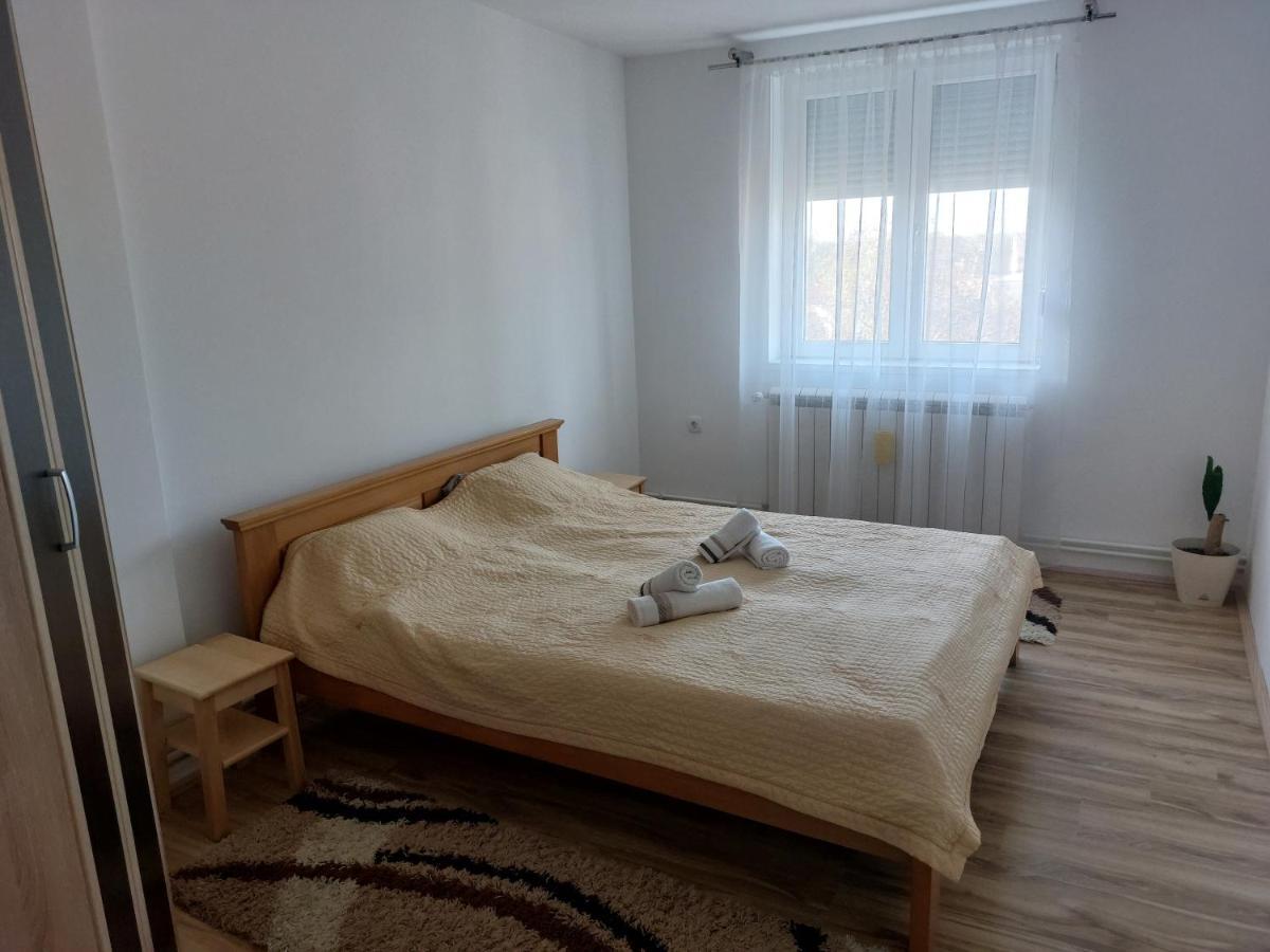 Apartman Centar Sremska Mitrovica Exterior foto